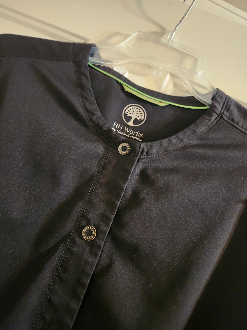 Healing Hands Works- Scrub Jacket w/ Button Snaps. Black Medium - Picture 9 of 9